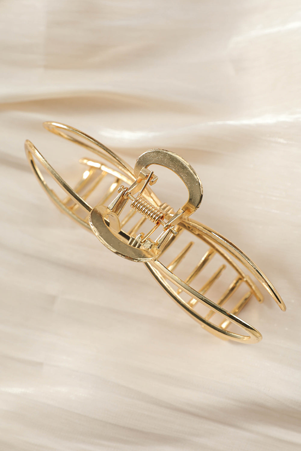 The Gold Bowknot Claw Clip