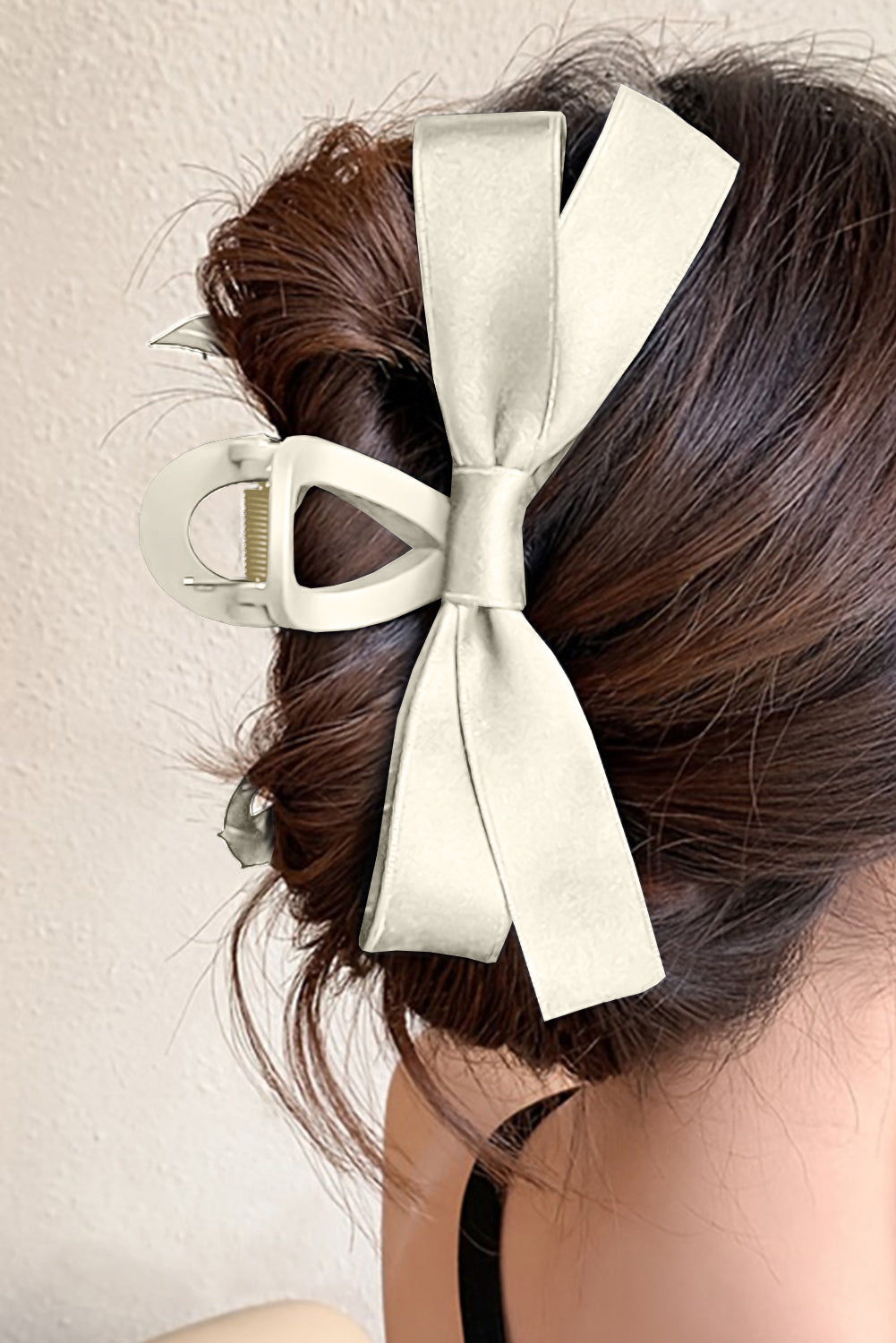 The White Bow Hair Claw Clip