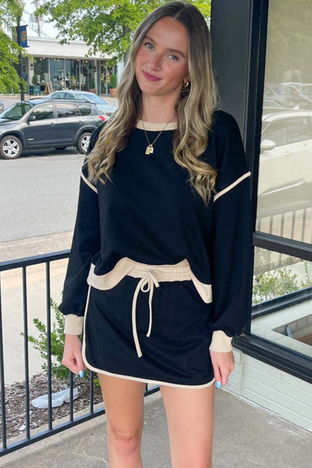 Contrast Loose Pullover and Lace-up Skort Set