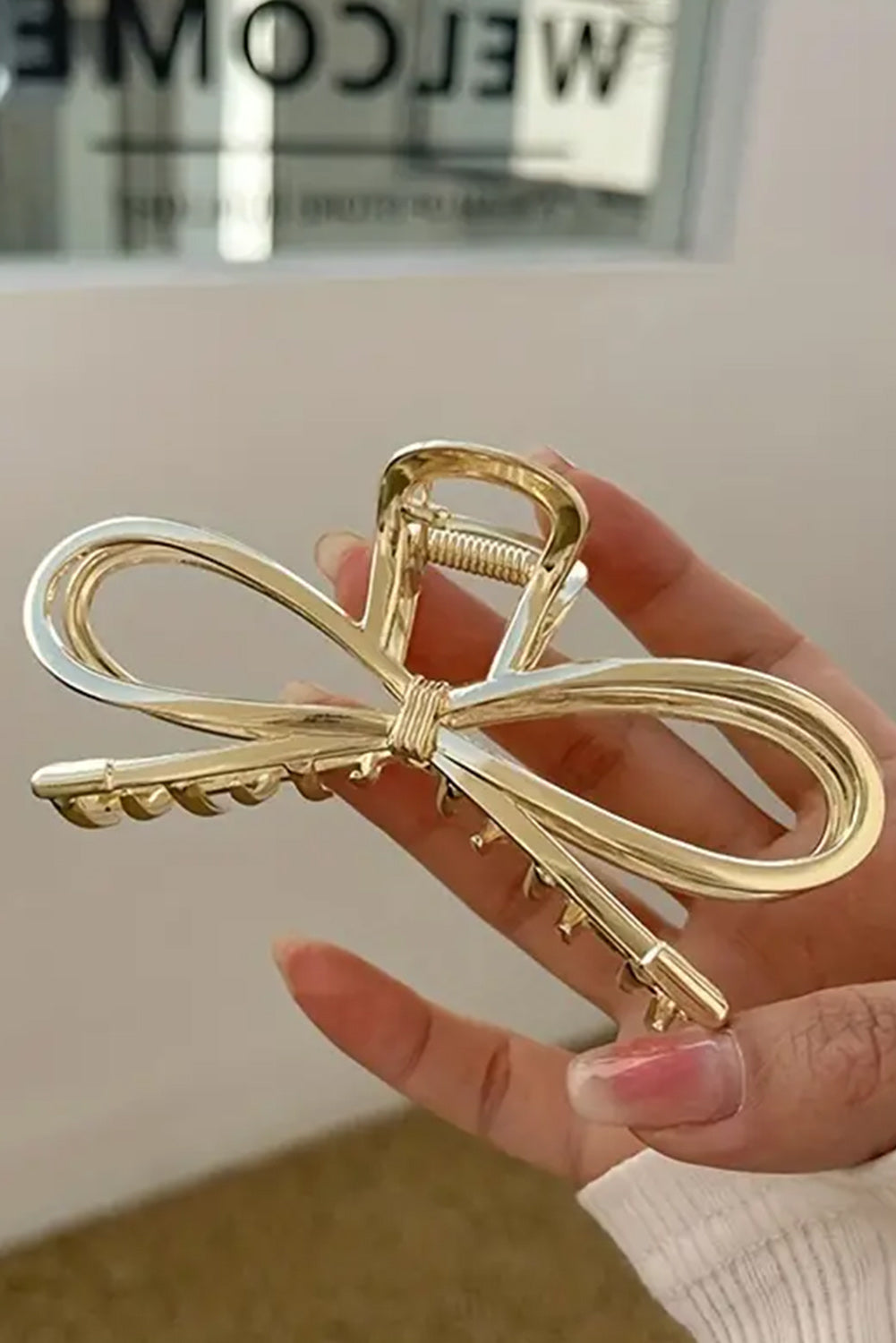 The Gold Bowknot Claw Clip