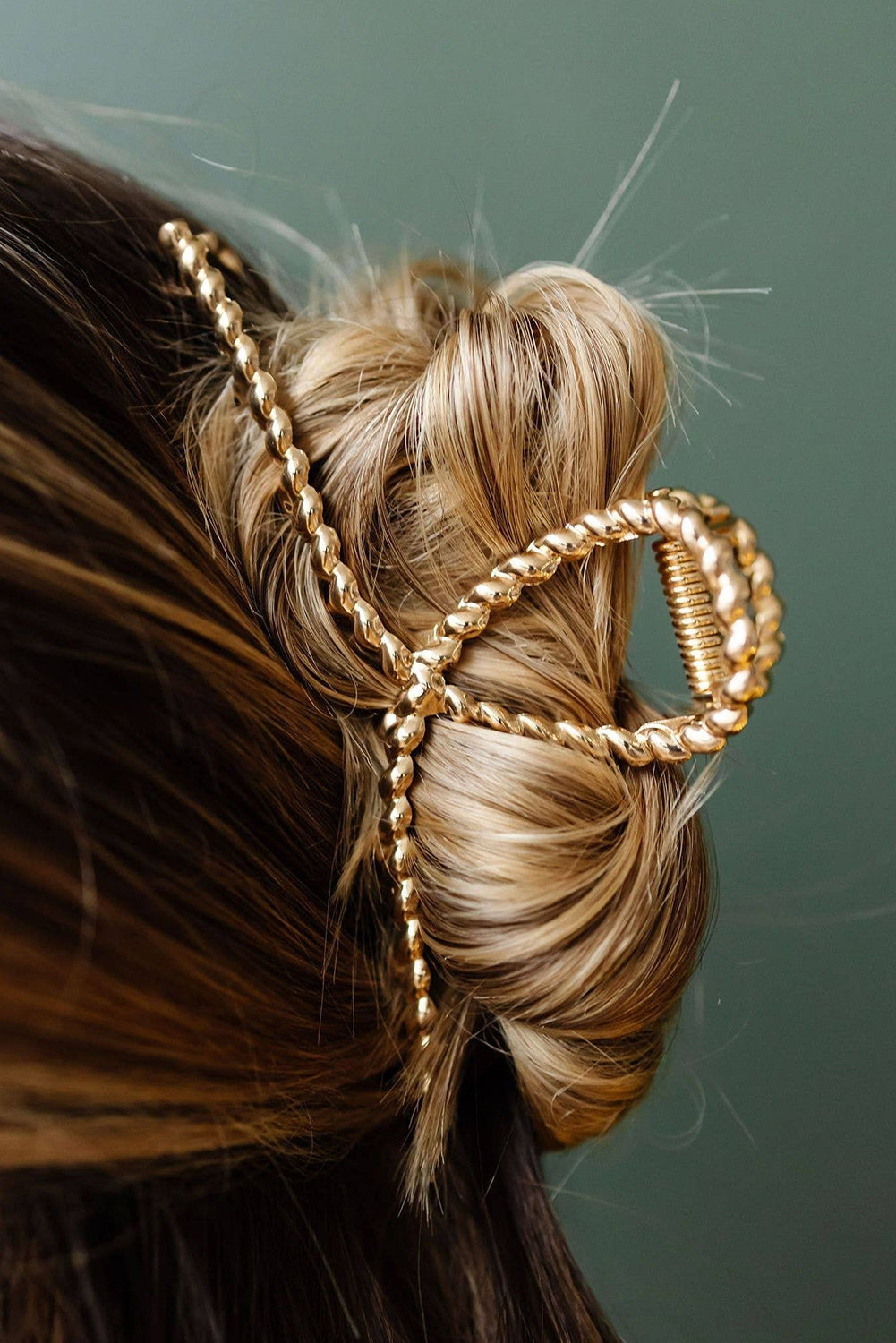 The Gold Twist Hair Clip